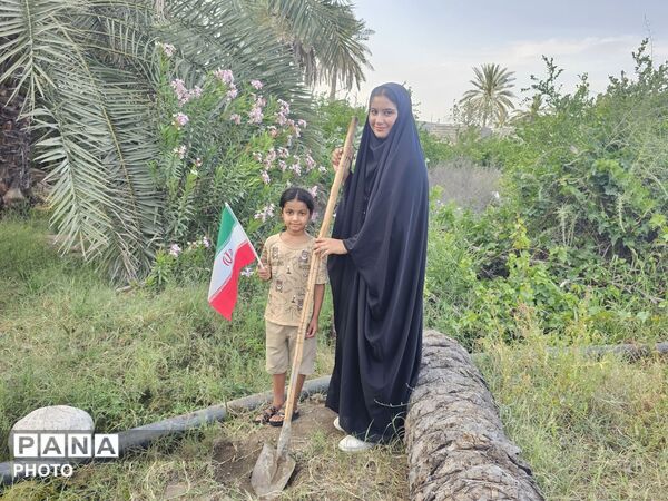 کاشت نهال به یاد دانش‌آموزان شهید مدرسه شجره طیبه میناب در سندرک