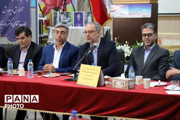 مطالبات بی‌واسطه شورای دانش‌آموزی مدرسه شهید مسافری تبریز با مسوولان وزارت آموزش و پرورش 