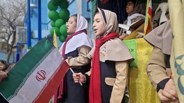 سالروز پیروزی انقلاب اسلامی در دبستان حافظ یک