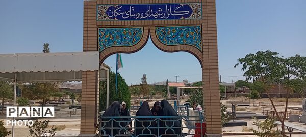 تجدید بیعت بانوان روستای سنگان با آرمان‌های شهدا