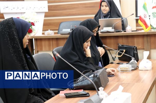 نشست مشاور وزیر در امور تشکل‌های دانش‌آموزی با کارشناسان سازمان دانش‌آموزی استان خراسان رضوی