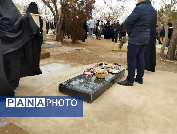 مراسم شب‌های چراغ  برات در گلزار شهدای روستای مهدی آباد خلیل آباد 