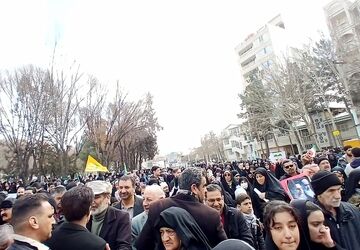 جشن پیروزی انقلاب اسلامی در بروجرد: مردم ولایتمدار با حضور گسترده، وفاداری خود به آرمان‌های انقلاب را فریاد زدند