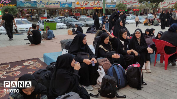 استقبال از زائران اربعین و برپایی موکب دانش‌ آموزی شهرستان بروجرد
