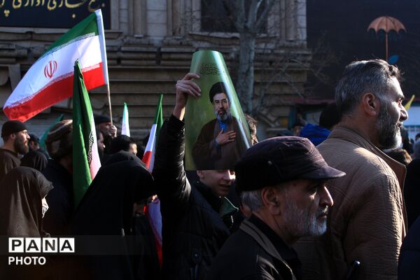 بیعت مردم تهران با سومین رهبر انقلاب