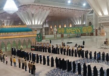 تجدید میثاق دانش‌آموزان البرزی در چهلم شهدای تروریستی  آمریکایی با اجرای سرود ایرانمون