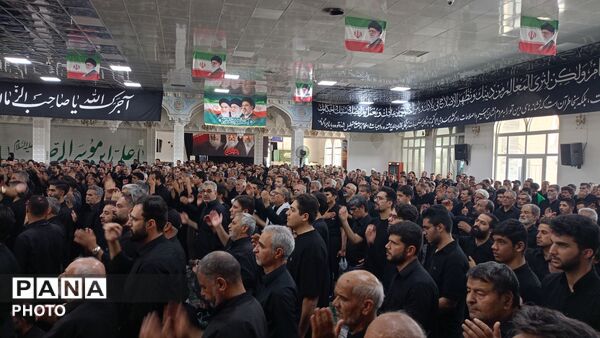 مراسم عزاداری ظهر عاشورا در امامزاده سید حمزه کاشمر