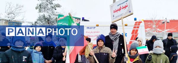 حضور پر شور فرهنگیان و دانش آموزان در کنار مردم ولایتمدار شهرستان صالح آباد در یوم الله ۲۲بهمن