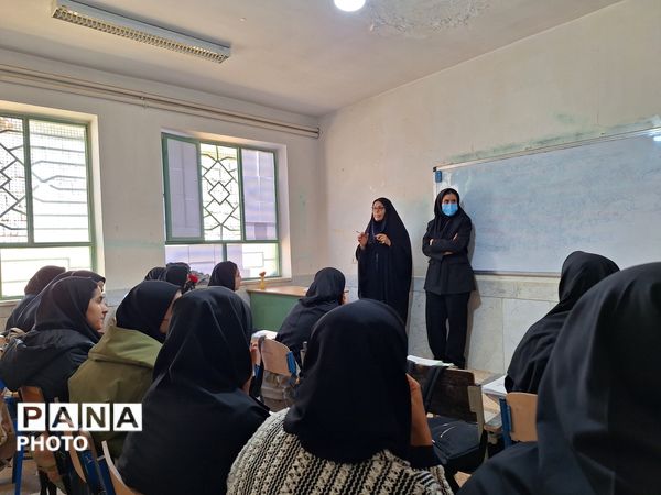 بازدید سرگروه‌ های آموزشی استان چهار محال و بختیاری از مدارس میانکوه