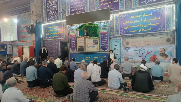 نماز جمعه با حضور مسئولان آموزش و پرورش نیشابور به مناسبت هفته بزرگداشت معلم 