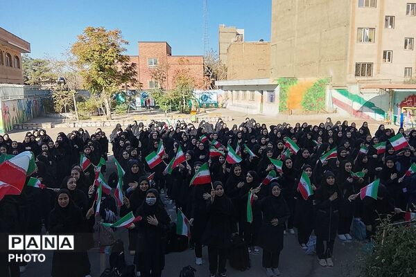 پرچم ایران بر فراز آغاز سال تحصیلی در شاهد مرضیه