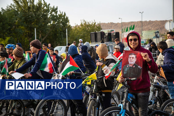 همایش دوچرخه‌سواری در آستانه 13 آبان