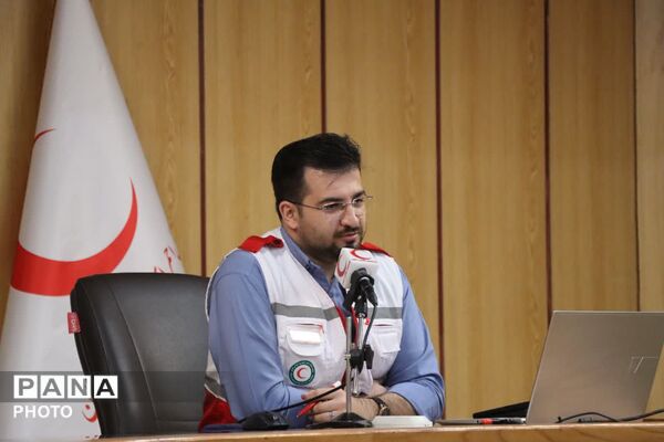 نشست صمیمانه مدیرعامل هلال‌احمر همدان با اعضای گروه رسانه «باور» 