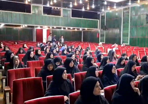 اولین کارگاه از سلسله کارگاه‌های دوره توانمندسازی مربیان پرورشی ناحیه 2 یزد
