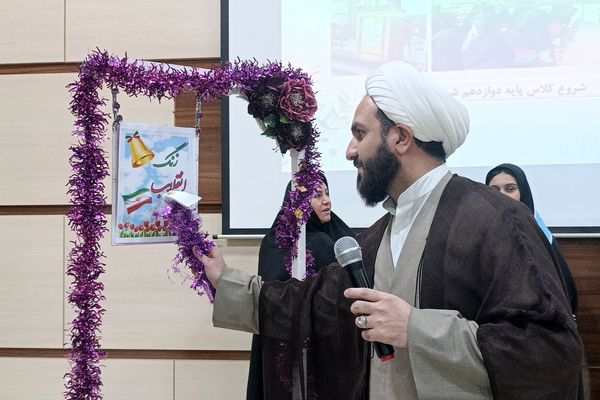 جشن یاوران انقلاب در دبیرستان محبی نیشابور 