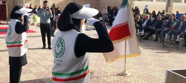 آیین نمادین نواختن زنگ انقلاب در دبستان حضرت آمنه (س)