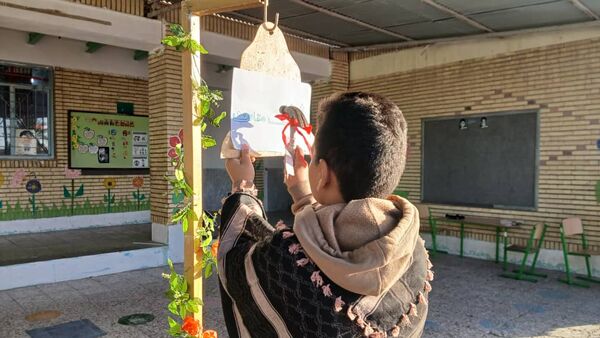 «صبحگاه مقاومت» در مدرسه شهید مطهری فین 