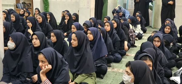 برگزاری مراسم بزرگداشت خانواده شهید تشکری در دبیرستان شاهد فردوس