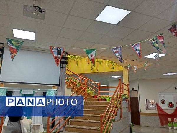 گرامیداشت ایام الله دهه فجر در دبستان آرمینه مصلی نژاد 