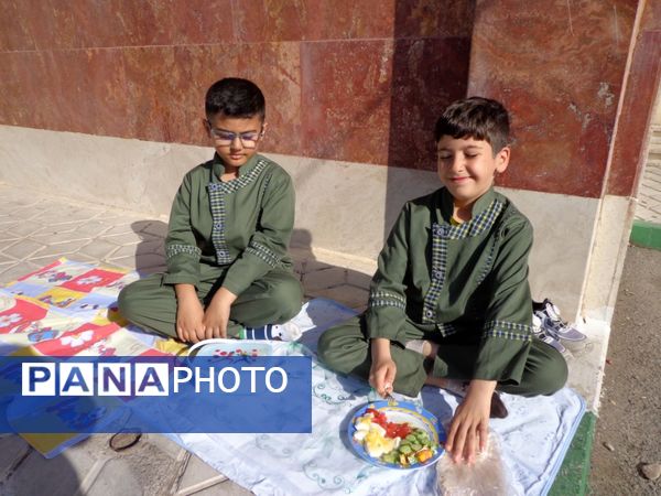 دورهمی «صبحانه سالم»  در دبستان شهدای غزه قم