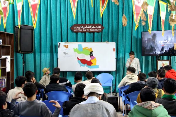 روایت تاریخی اشغال ایران توسط روس و انگلیس در خانه کتاب یزد