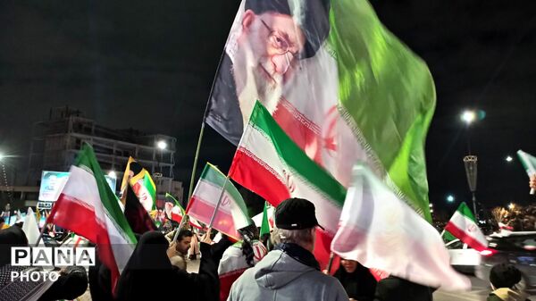 خروش مردم همیشه در صحنه مشهد در راهپیمایی های شبانه