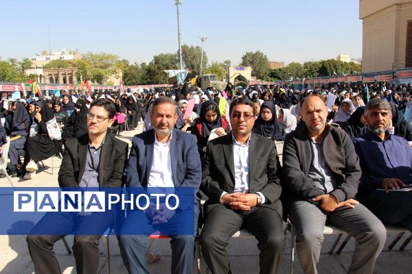 نمایشگاه هفته دفاع مقدس لاله‌های روشن در تبریز 