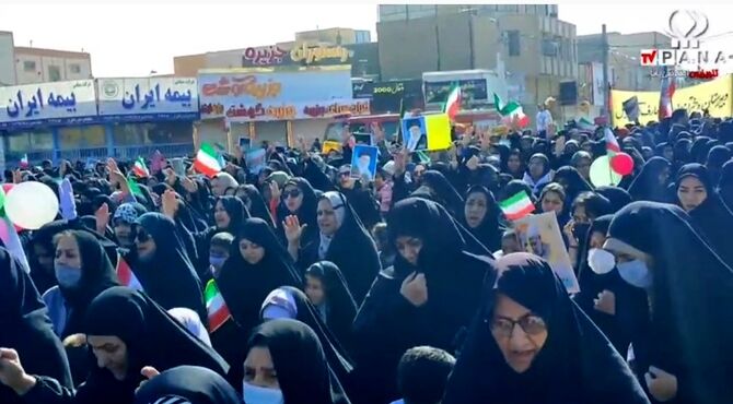 حضور پرشور دانش‌آموزان و فرهنگیان زابل در راهپیمایی باشکوه ۲۲ بهمن