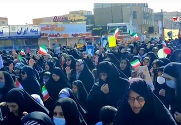 حضور پرشور دانش‌آموزان و فرهنگیان زابل در راهپیمایی باشکوه ۲۲ بهمن