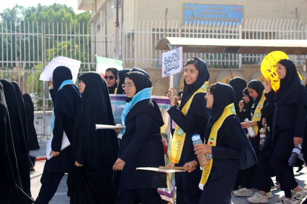 حضور پرشور تشکل های دانش آموزی در راهپیمایی ۱۳ آبان