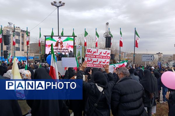 حضور اقشار مختلف مردم پردیس در راهپیمایی ۲۲بهمن 