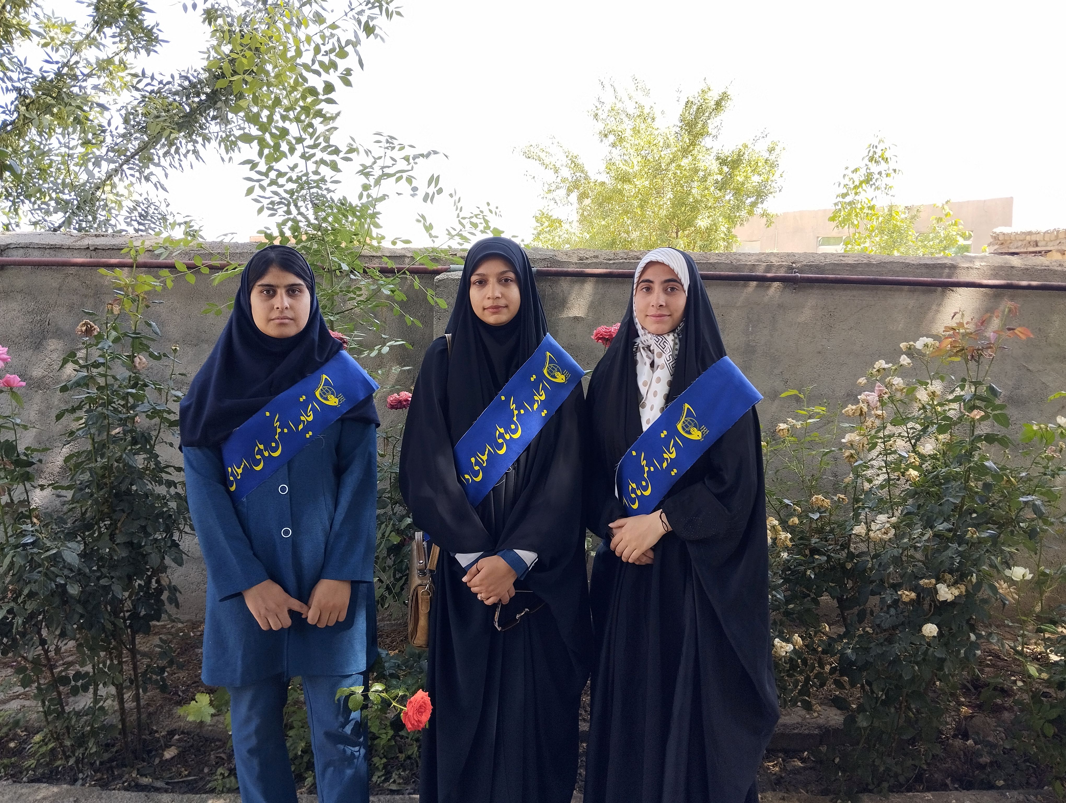 دیدار اعضای انجمن اسلامی هنرستان بصیرت آشخانه با همسر جانباز رسایی پور