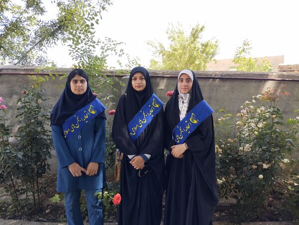 دیدار اعضای انجمن اسلامی هنرستان بصیرت آشخانه با همسر جانباز رسایی پور