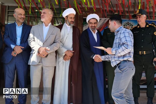 آغاز سال تحصیلی در دبیرستان نمونه دولتی شهدای علم و فناوری با عطر دفاع مقدس