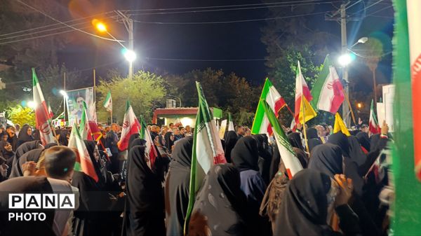 حضور گسترده مردم در دل شب‌های پلدختر