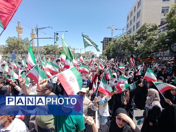 راهپیمایی جمعه خشم و نصر با حضور پرشور مشهد مقدس برگزار شد