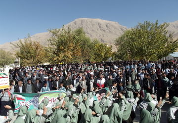 خروش دانش‌آموزان  شهر اردل در روز استکبار جهانی