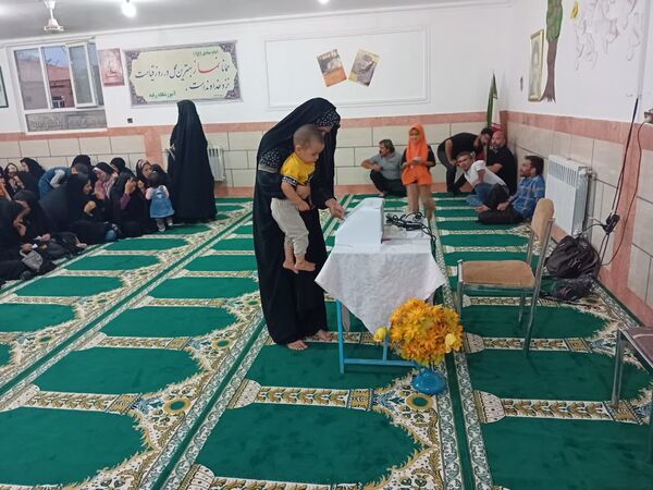 اولین جلسه انجمن اولیا و مربیان دبستان شهید عباسپور روستای عارف آباد کاشمر