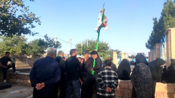 آیین جمع آوری نذورات مردمی در روز عاشورا 
