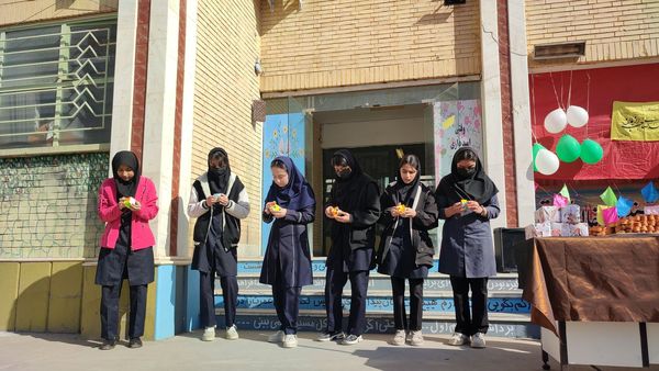 جشن نیمه شعبان  و دهه فجر در دبیرستان شهید  مرتضی مطهری (عترت) 