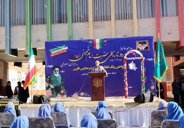 آیین نواختن گلبانگ انقلاب اسلامی در دبستان معارف ۷ شیراز