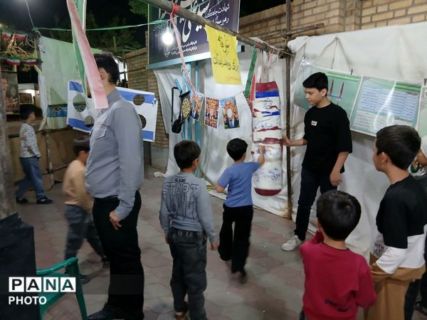 برپایی موکب فرهنگی توسط بسیج دانش آموزی و انجمن اسلامی دبیرستان نمونه آیت الله خامنه ای