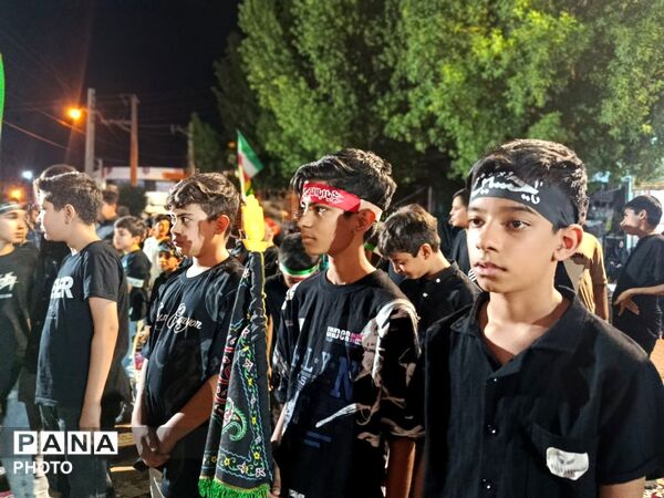 نوای «احلی من العسل» مقابل مسجد جامع حاجی‌آباد
