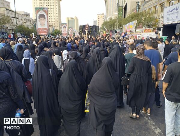 مشهد الرضا میزبان زائران وعزاداران 
