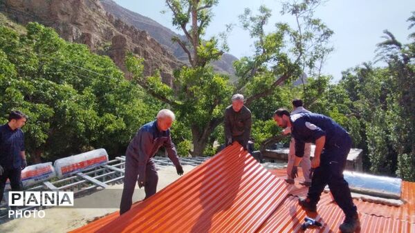 عملیات نصب سقف آموزشگاه های شهرستان مرزی کلات 