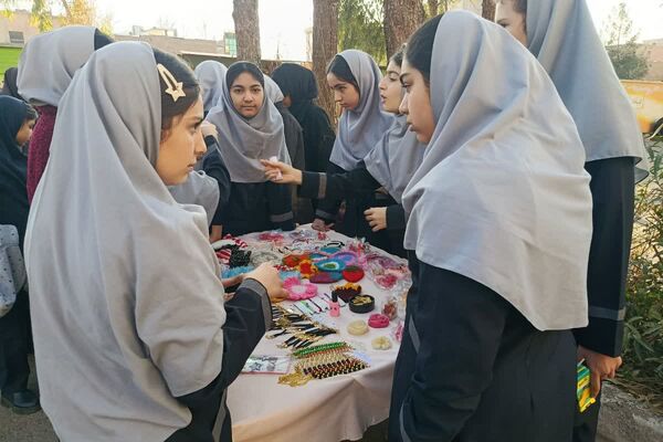 دستان کوچک، ایده‌های بزرگ: بازارچه خلاقیت دانش‌آموزان عترت در جشنواره خوارزمی