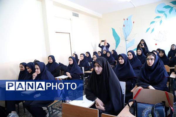 نواختن زنگ آغاز سال تحصیلی با حضور وزیر دادگستری 