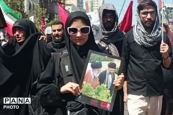 عبورِ پیکرِ عشق؛ آخرین وداع در مشهد از پشتِ شیشه‌های غبارگرفته