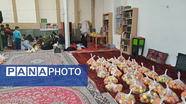 توزیع ۱۳۰ بسته یلدایی به همت خیران و معتمدان شهر بین نیازمندان