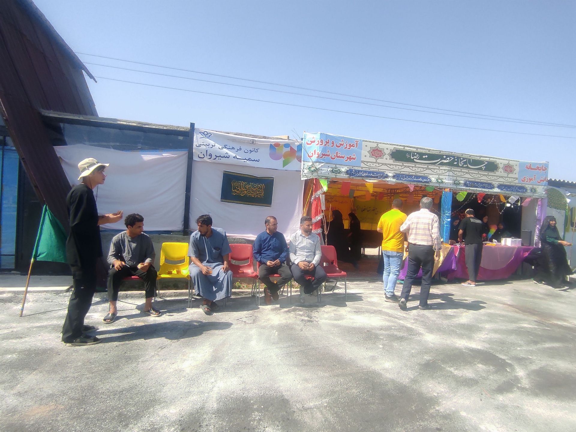 همکاری دانش آموزان خادمیار دبستان ضحی۲ با چایخانه دانش آموزی حضرت رضا(ع) شیروان